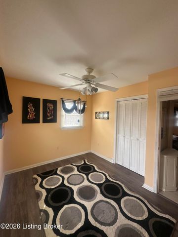 114 Lenoak Dr, Louisville, KY 40214