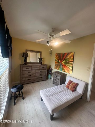 114 Lenoak Dr, Louisville, KY 40214