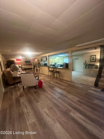 114 Lenoak Dr, Louisville, KY 40214