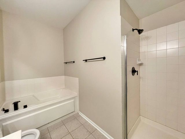 343 Abington Woods Drive, Aurora, IL 60502