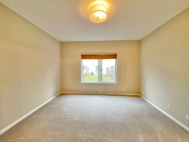 343 Abington Woods Drive, Aurora, IL 60502