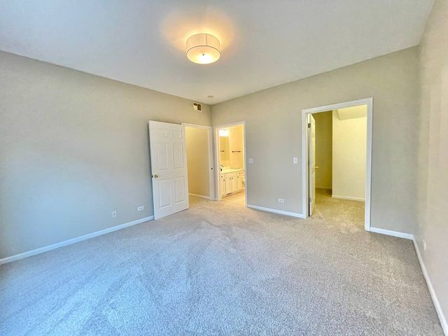 343 Abington Woods Drive, Aurora, IL 60502