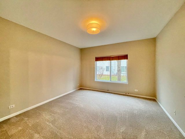 343 Abington Woods Drive, Aurora, IL 60502