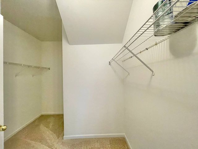 343 Abington Woods Drive, Aurora, IL 60502