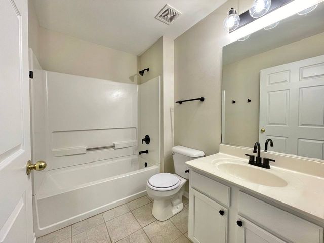 343 Abington Woods Drive, Aurora, IL 60502