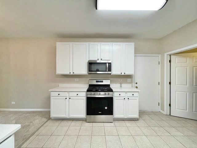 343 Abington Woods Drive, Aurora, IL 60502