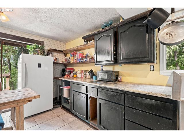6596 RIVER Rd S, Salem, OR 97306