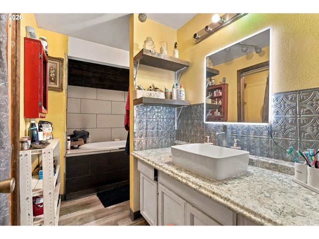 6596 RIVER Rd S, Salem, OR 97306