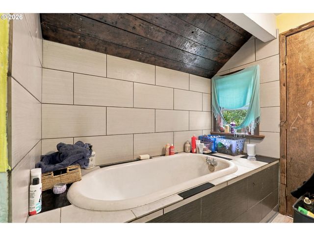 6596 RIVER Rd S, Salem, OR 97306