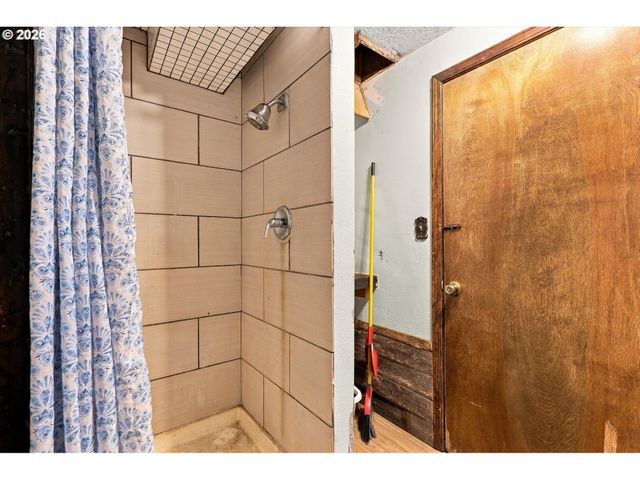 6596 RIVER Rd S, Salem, OR 97306