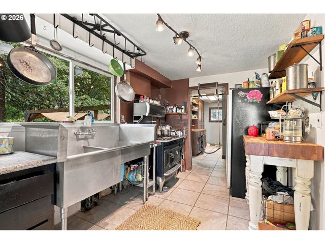 6596 RIVER Rd S, Salem, OR 97306