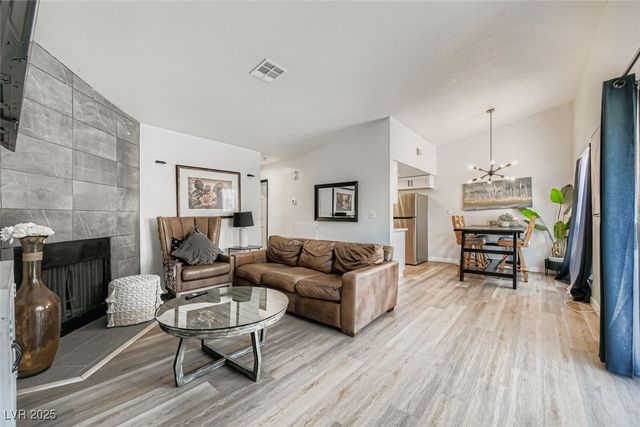 5060 Newport Cove Drive C, Las Vegas, NV 89119