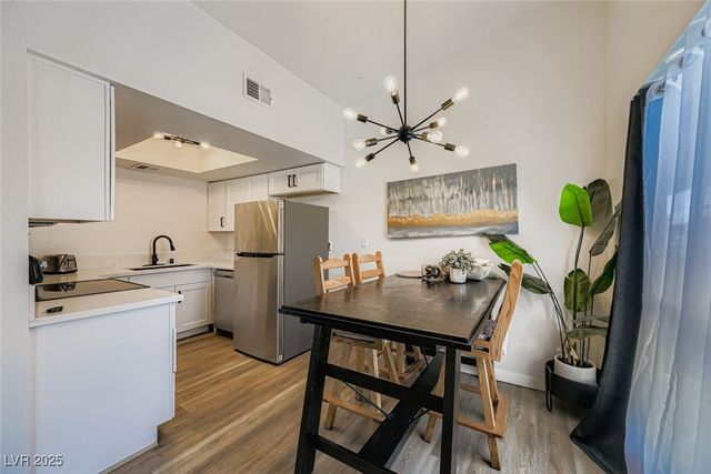 5060 Newport Cove Drive C, Las Vegas, NV 89119