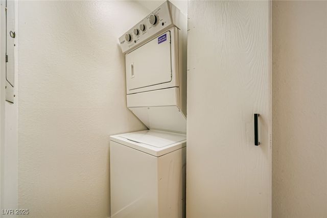 5060 Newport Cove Drive C, Las Vegas, NV 89119