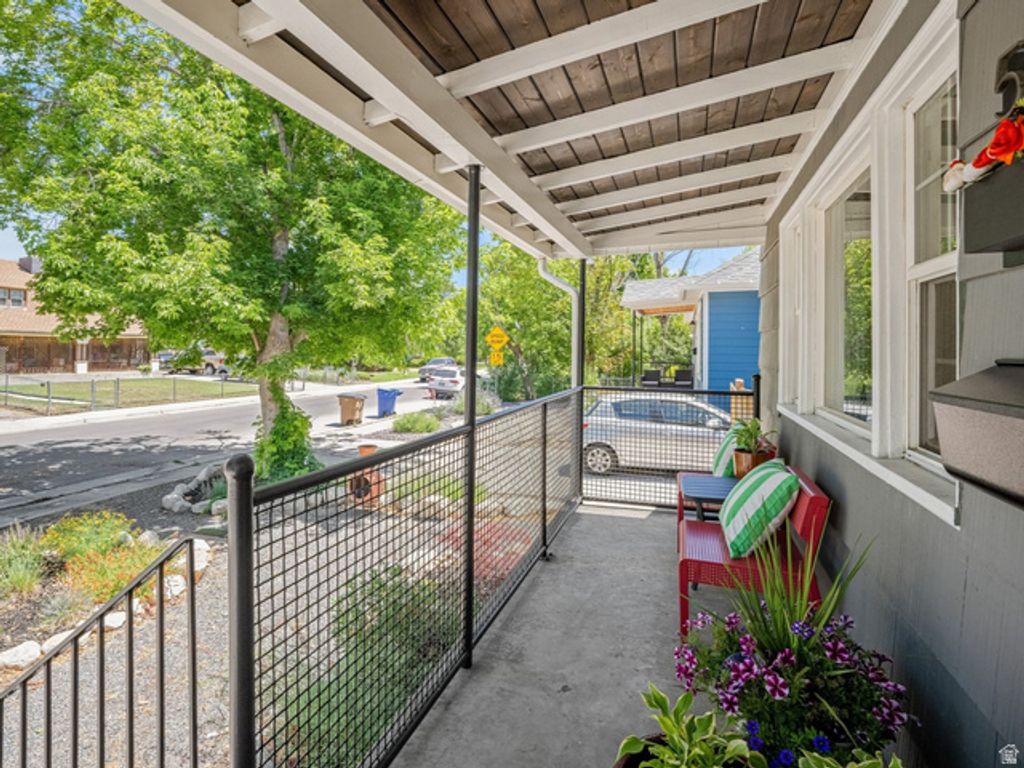526 E STRINGHAM AVE, Salt Lake City, UT 84106 — photo 2
