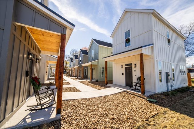 650 W Price Avenue, Springdale, AR 72764