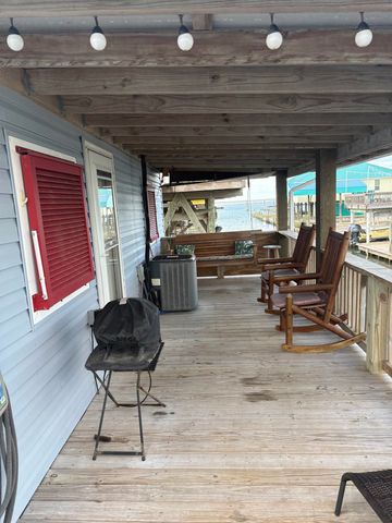 140 Memory Ln, Grand Isle, LA 70358