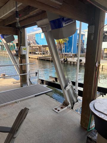 140 Memory Ln, Grand Isle, LA 70358