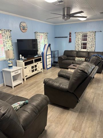 140 Memory Ln, Grand Isle, LA 70358