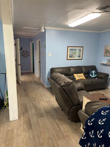 140 Memory Ln, Grand Isle, LA 70358