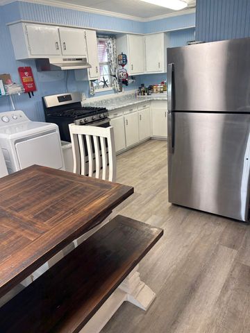 140 Memory Ln, Grand Isle, LA 70358