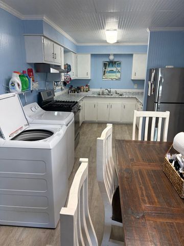 140 Memory Ln, Grand Isle, LA 70358