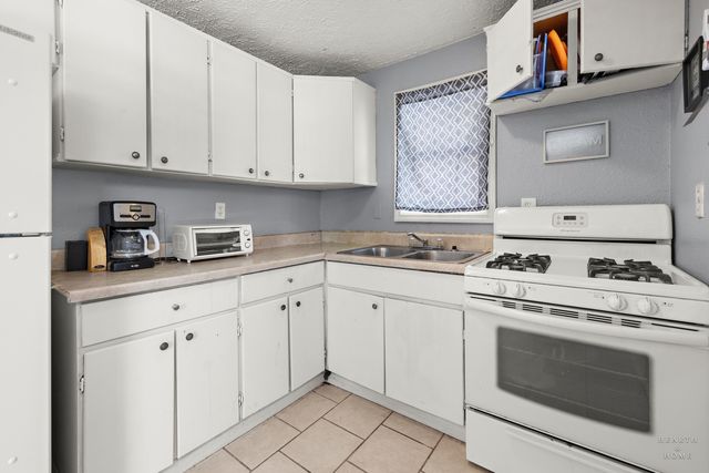 2406 Hermon Avenue, Zion, IL 60099