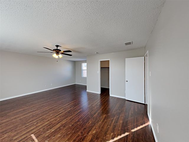 2140 W Grove Lane, Grand Prairie, TX 75052