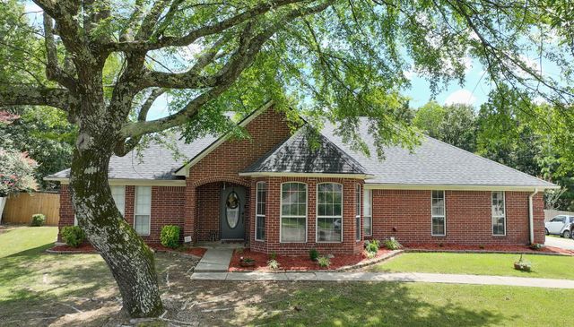 204 Boulder Ridger Cir, Texarkana, AR 71854