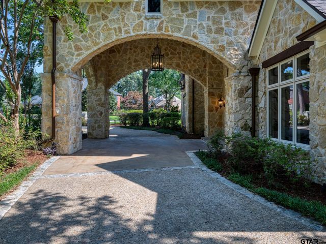 7201 Pinetree Pl., Tyler, TX 75703