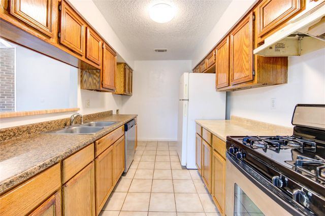 212 Quaker Drive B1, Friendswood, TX 77546