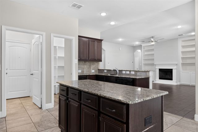 7526 Park Avenue, Forest Hill, TX 76140