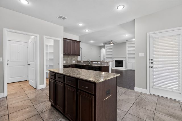 7526 Park Avenue, Forest Hill, TX 76140