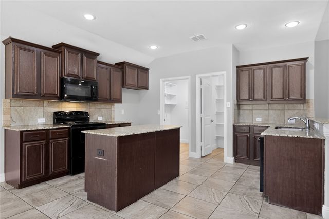 7526 Park Avenue, Forest Hill, TX 76140