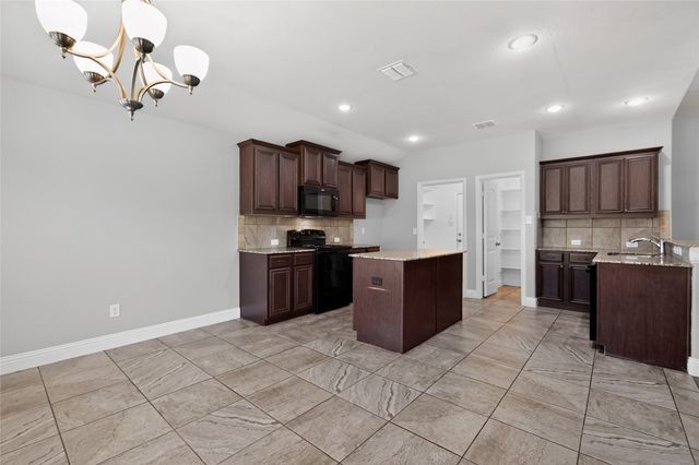 7526 Park Avenue, Forest Hill, TX 76140