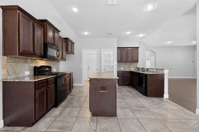 7526 Park Avenue, Forest Hill, TX 76140