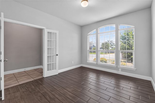 7526 Park Avenue, Forest Hill, TX 76140