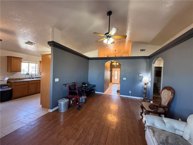 3445 N Apache Street, Kingman, AZ 86401