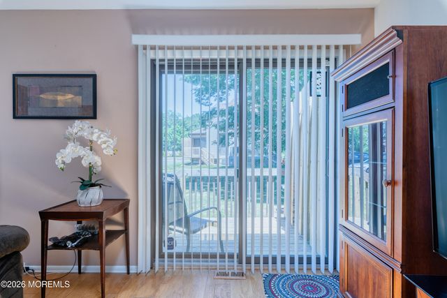 192 Longwood Drive 19-2, Manalapan, NJ 07726