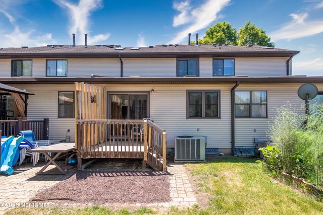 192 Longwood Drive 19-2, Manalapan, NJ 07726