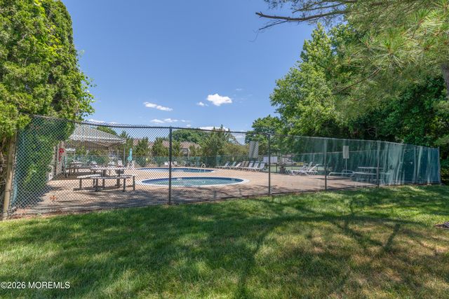 192 Longwood Drive 19-2, Manalapan, NJ 07726