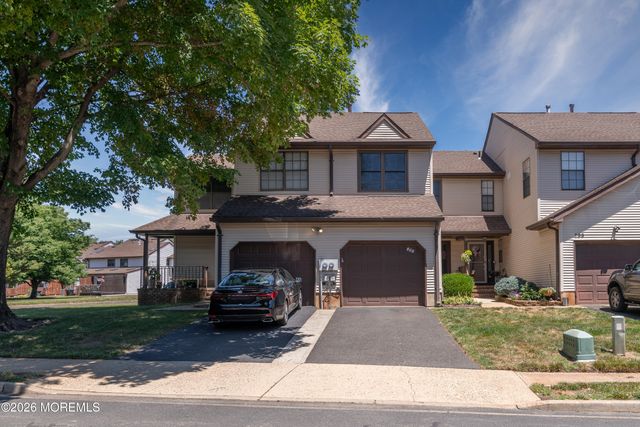 192 Longwood Drive 19-2, Manalapan, NJ 07726
