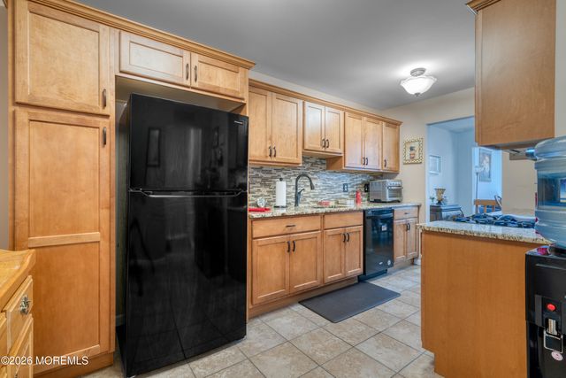 192 Longwood Drive 19-2, Manalapan, NJ 07726