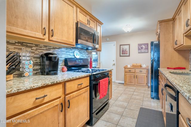 192 Longwood Drive 19-2, Manalapan, NJ 07726