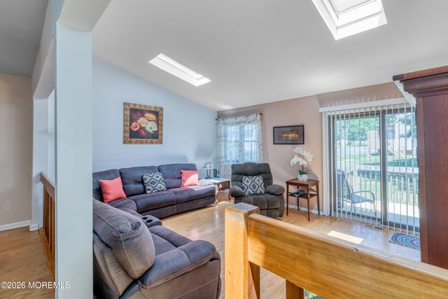 192 Longwood Drive 19-2, Manalapan, NJ 07726