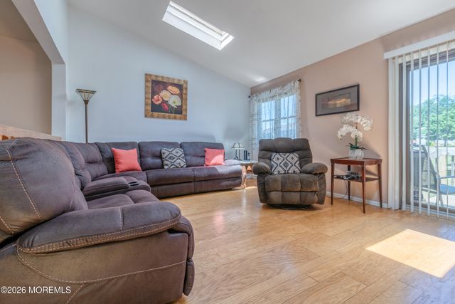 192 Longwood Drive 19-2, Manalapan, NJ 07726