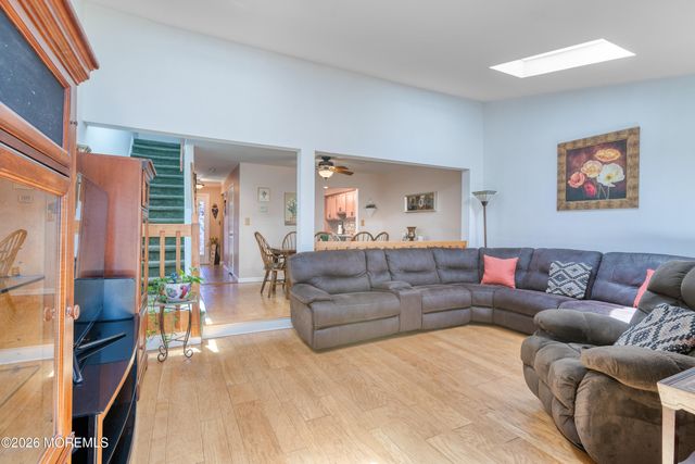 192 Longwood Drive 19-2, Manalapan, NJ 07726