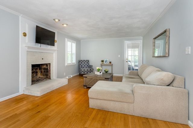 6 Raven Road, Canton, MA 02021
