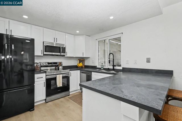 1940 Gateway Dr, Oakley, CA 94561