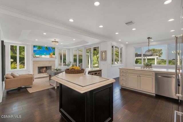 1917 Brittany Park Road, Camarillo, CA 93012